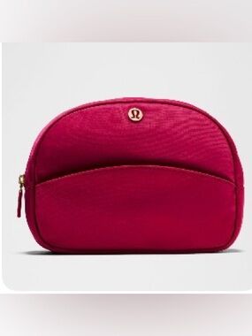 Lululemon-City Essentials Pouch 4L-Berry NWT
